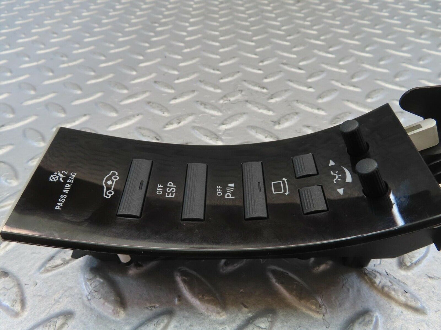 11075 Mercedes-Benz W221 S320 Instrument Cluster Switches