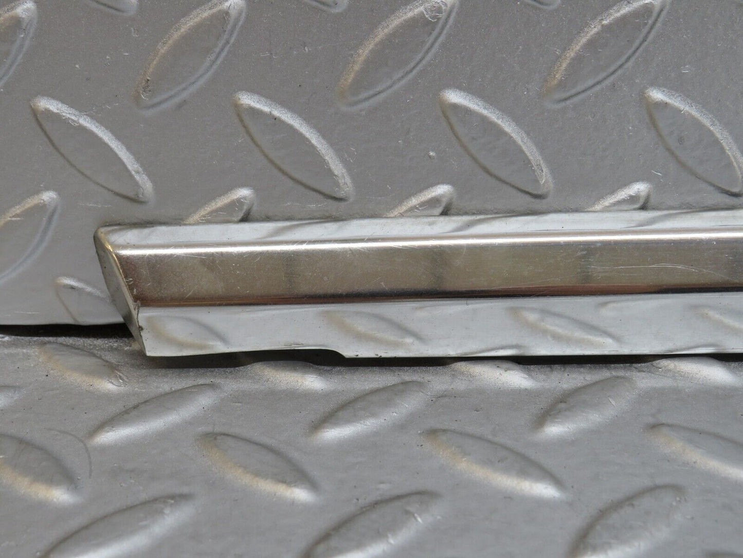 36295 Mercedes-Benz W126 420SE Rear Left Door Chrome Moulding Trim