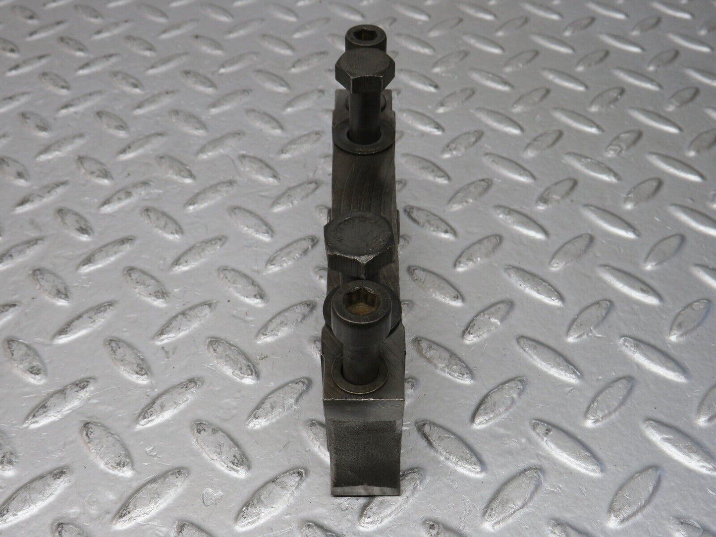 32869 Mercedes-Benz C107 R107 350 V8 Crankshaft Bearing Block 1160110312