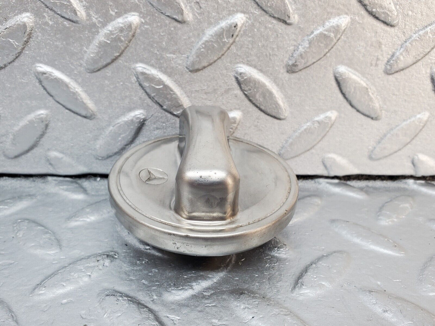 45938 Mercedes-Benz W126 420SE Fuel Tank Cap