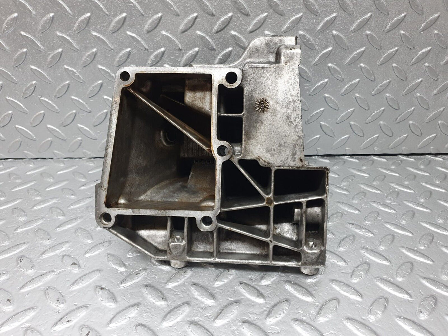 42489 Mercedes-Benz R129 320SL Coupe AC Compressor Mount Bracket 1042360030