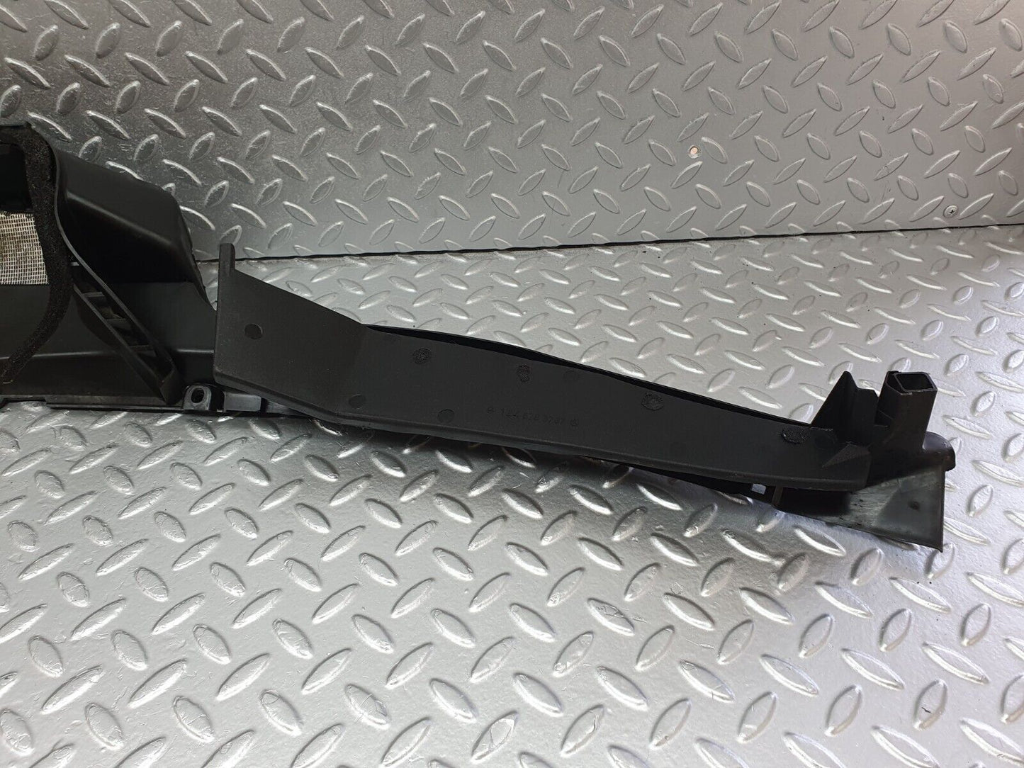 41454 Mercedes-Benz W124 200E Wiper Mechanism Cover Panel 1246280067 1246283707 1246202667 1246200978