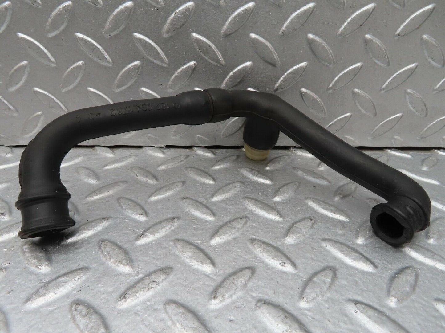 15334 Mercedes-Benz W123 230E Air Intake Pipe 1020941682