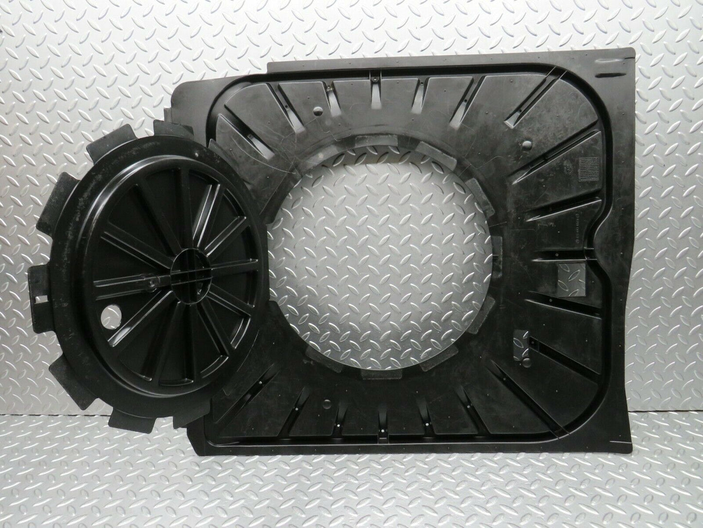 22498 Mercedes-Benz C124 E220 Coupe Spare Wheel Cover 1246934533