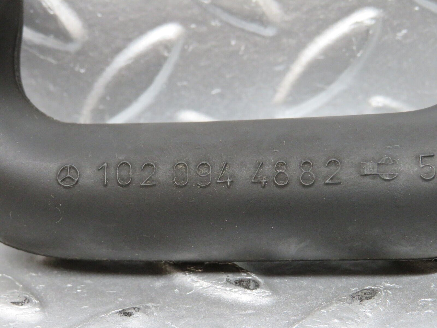 31790 Mercedes-Benz W201 190LE 1.8L Crankcase Breather Pipe 1020944882