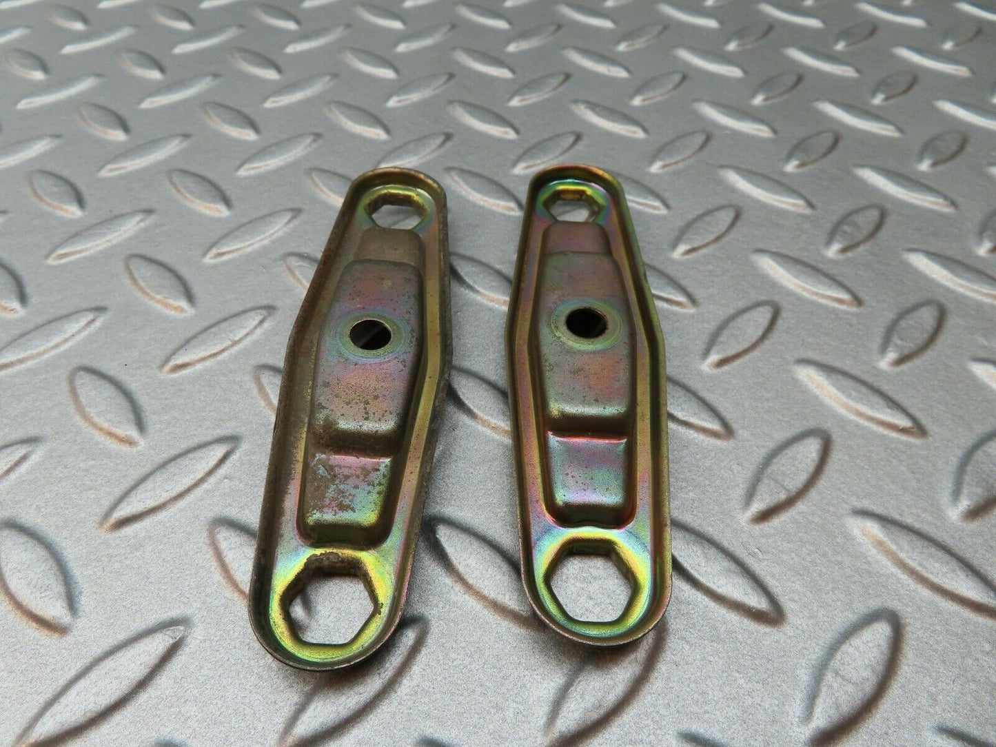 4421 Mercedes-Benz W123 230E Fuel Injector Nozzle Clamp Bracket