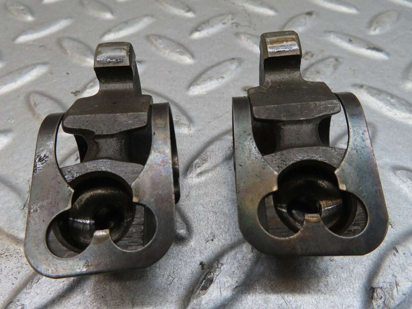 13792 Mercedes-Benz R107 450SL Valve Rocker Arm Set With Retaining Spring