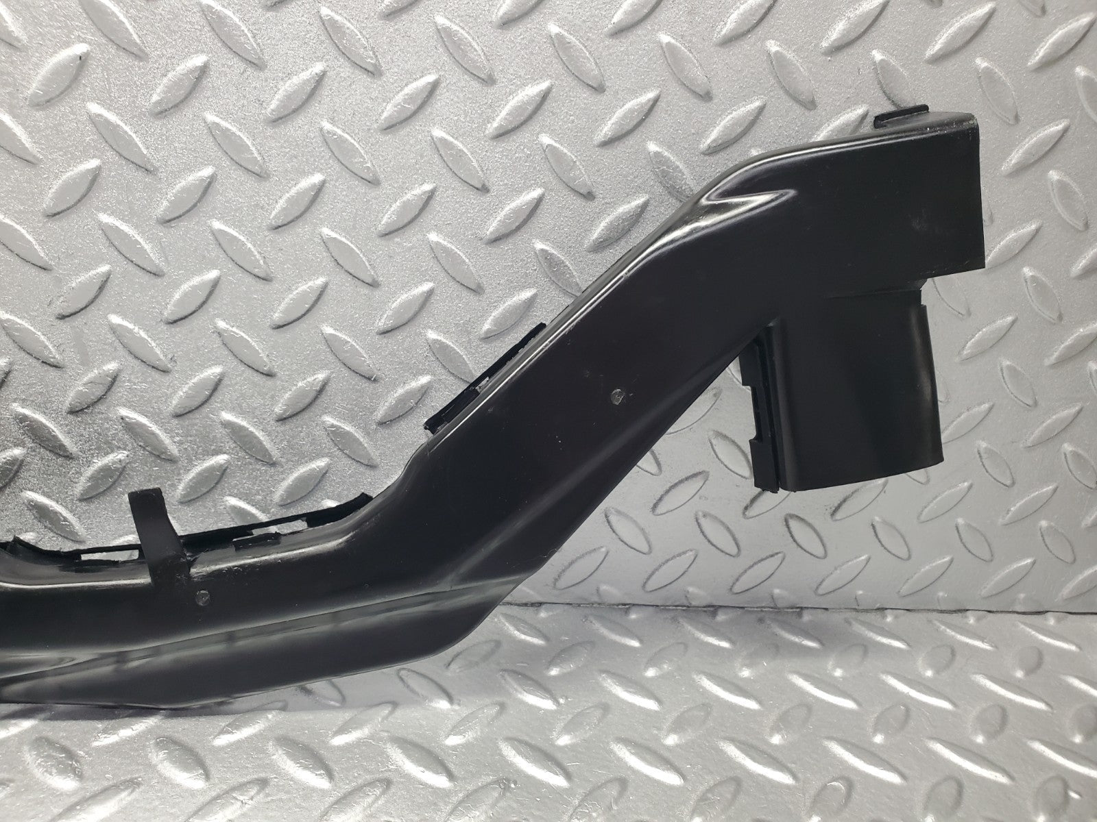 W201 Baby Benz rear right cable channel used OEM