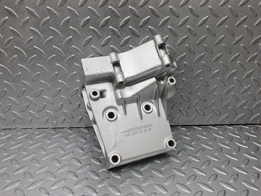 42985 Mercedes-Benz W201 190 Power Steering Pump Bracket 1022361030