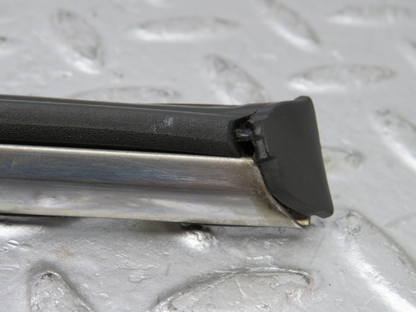37435 Mercedes-Benz W109 300SEL Front Left Door Centre Moulding Trim