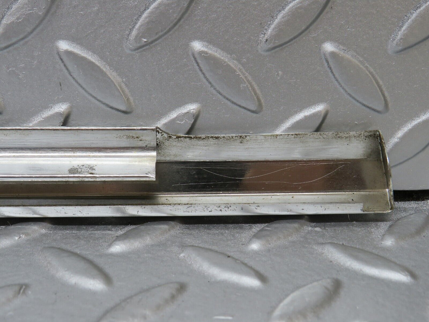 36292 Mercedes-Benz W126 420SE Front Right Door Chrome Moulding Trim