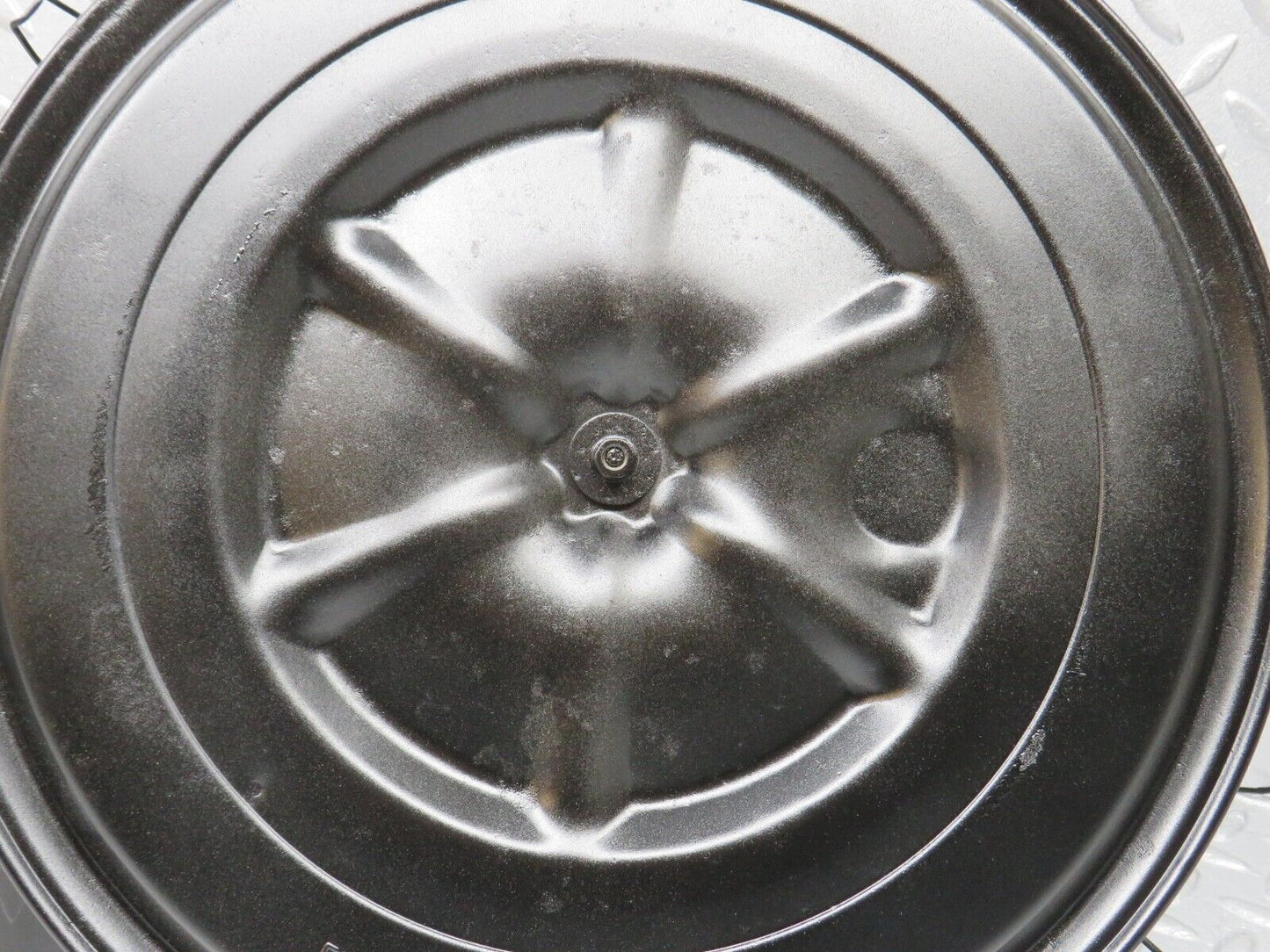 40600 Mercedes-Benz W123 300D Air Filter Box Housing 0110946802 0010949504