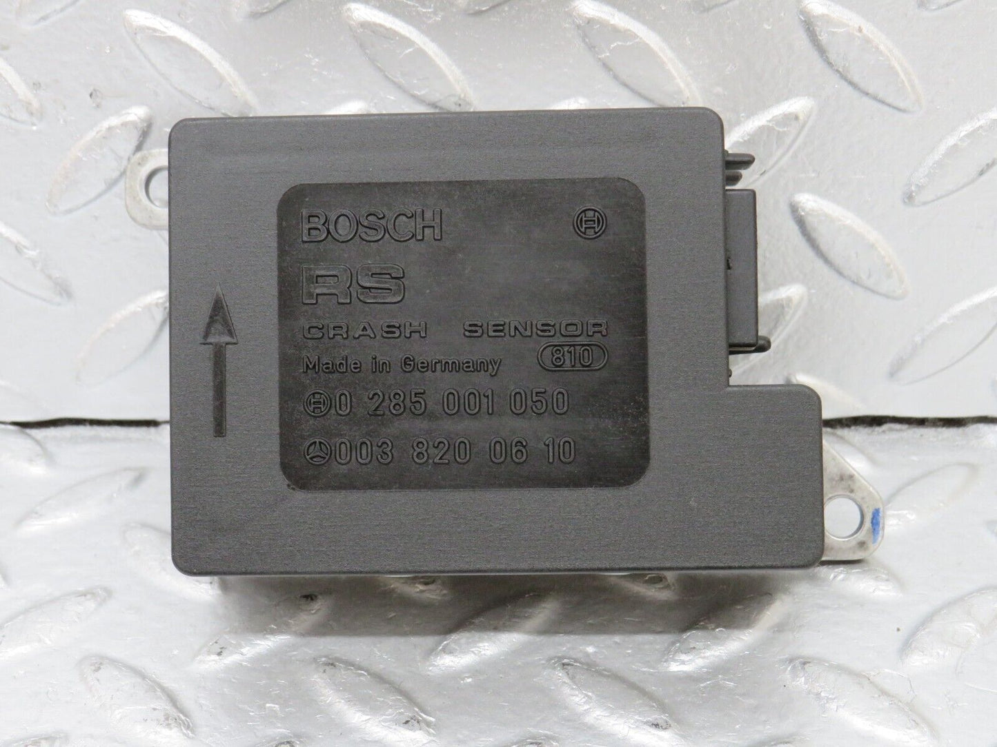 33717 Mercedes-Benz W201 190E 2.0L Crash Sensor 0038200610 0285001050