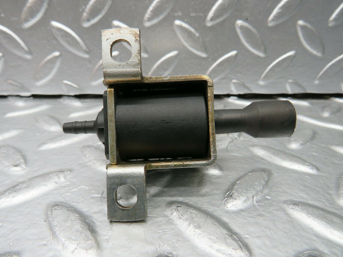 22579 Mercedes-Benz C124 E220 Coupe Vacuum Solenoid Binder 0015408697