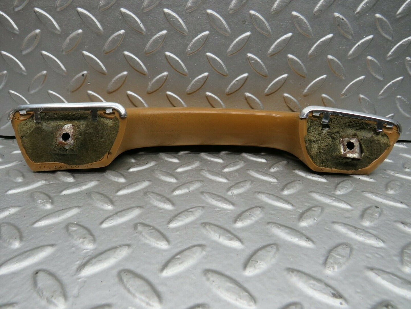 21965 Mercedes-Benz S123 280TE Door Handle Front Right Palomino 1239702001
