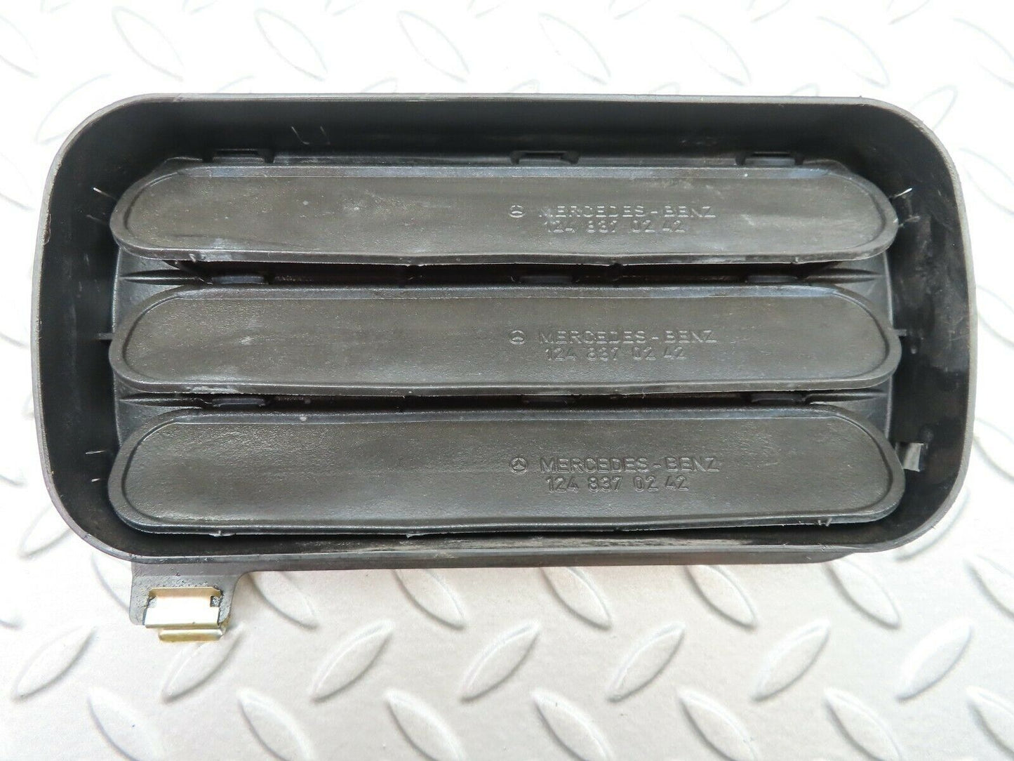 5579 Mercedes-Benz W124 230E Rear Air Intake Vent Left 1248370230