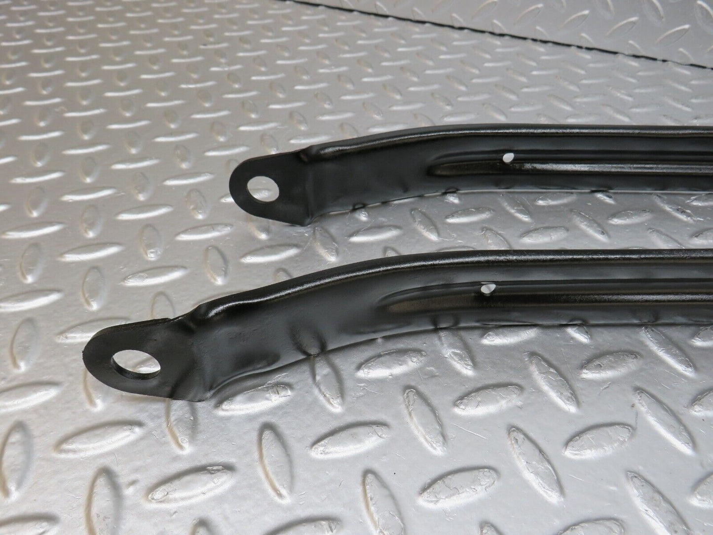 33393 Mercedes-Benz W202 C180 Fuel Tank Tightening Strap 2024700740
