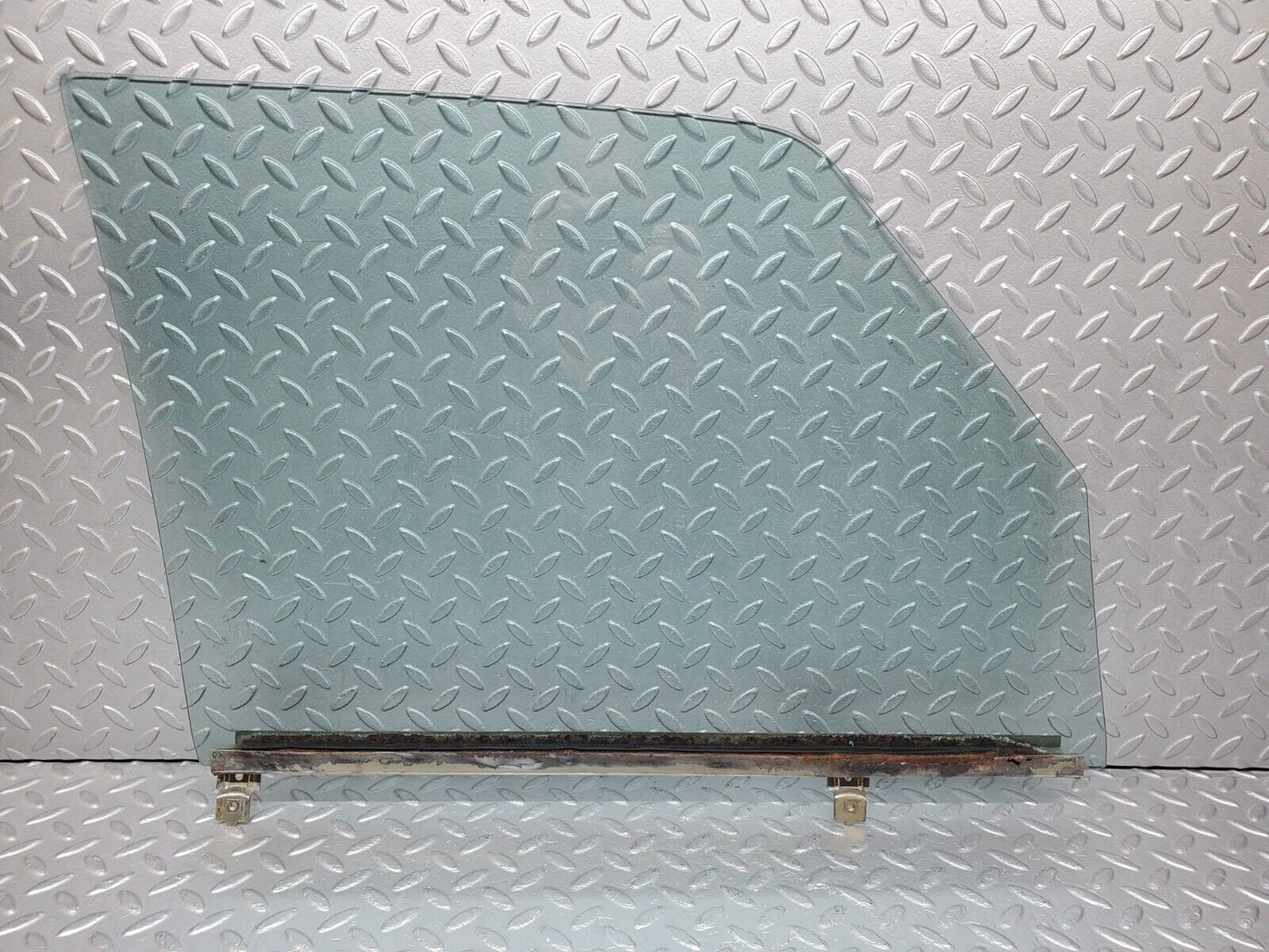 44365 Mercedes-Benz W123 280E Front Left Door Window Glass