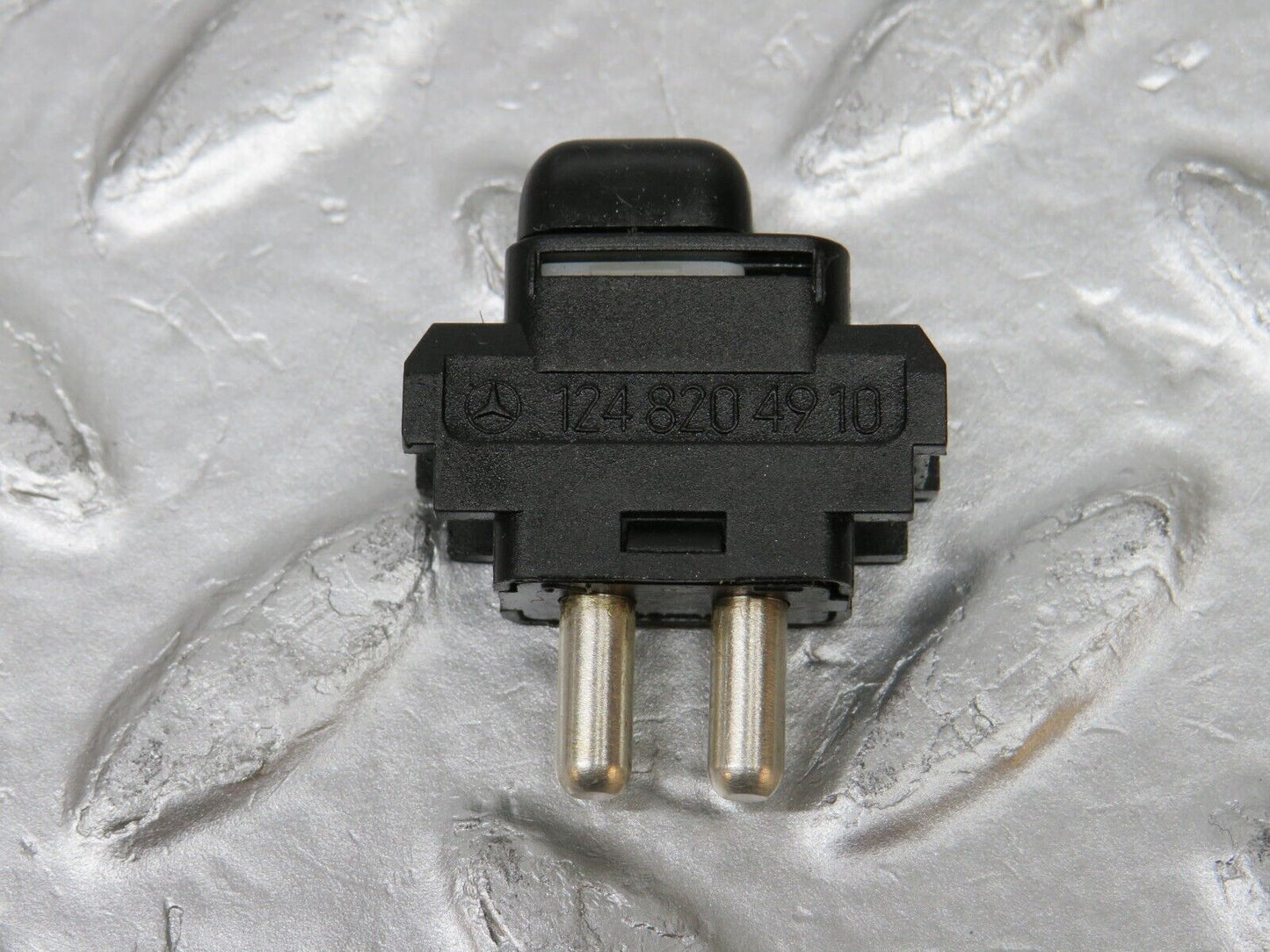 32404 Mercedes-Benz S124 300TE Wagon Child Lock Control Switch 1248204910