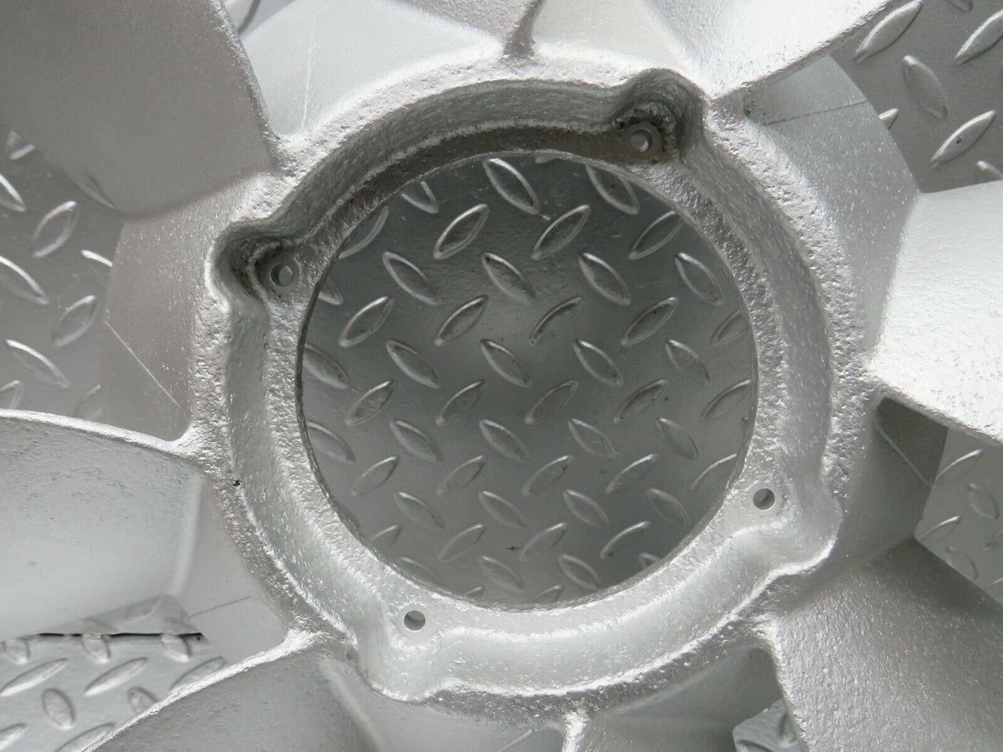 22824 Mercedes-Benz C107 450SLC Coupe Engine Cooling Fan