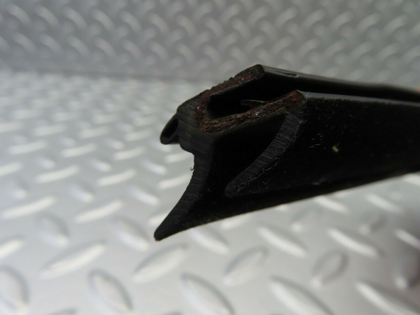 6553 Mercedes-Benz S124 E220 Wagon Window Weatherstrip Seal Rear Left