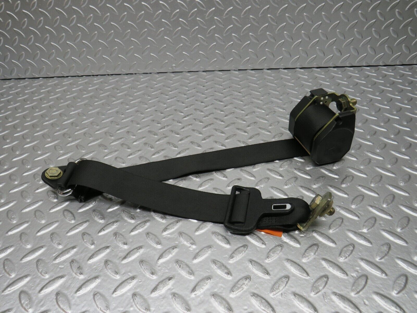31585 Mercedes-Benz W201 190LE 1.8L Rear Seat Belt Set With Buckles 2018604285