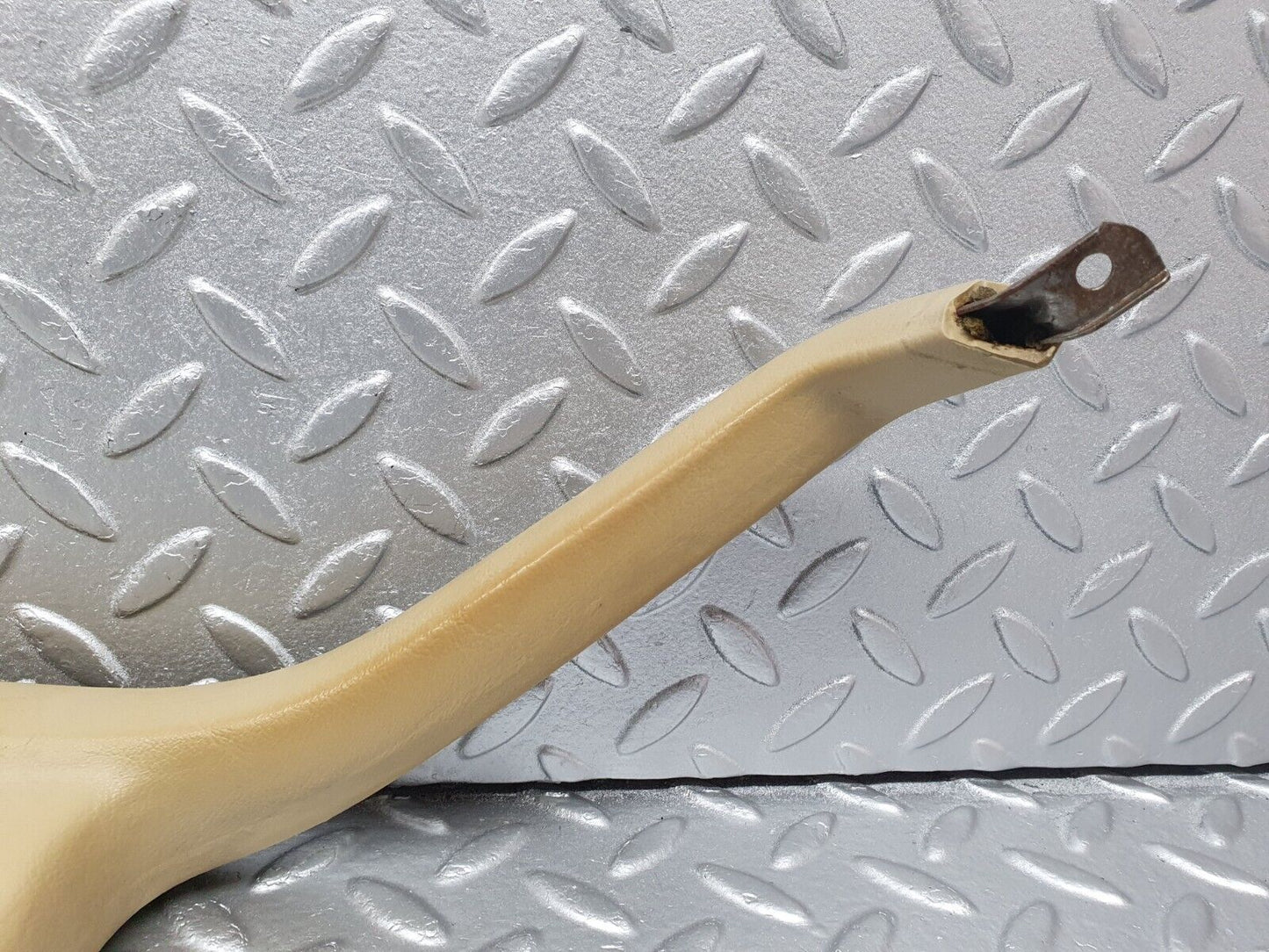 40928 Mercedes-Benz W126 300SE Front Right Interior Door Handle Beige