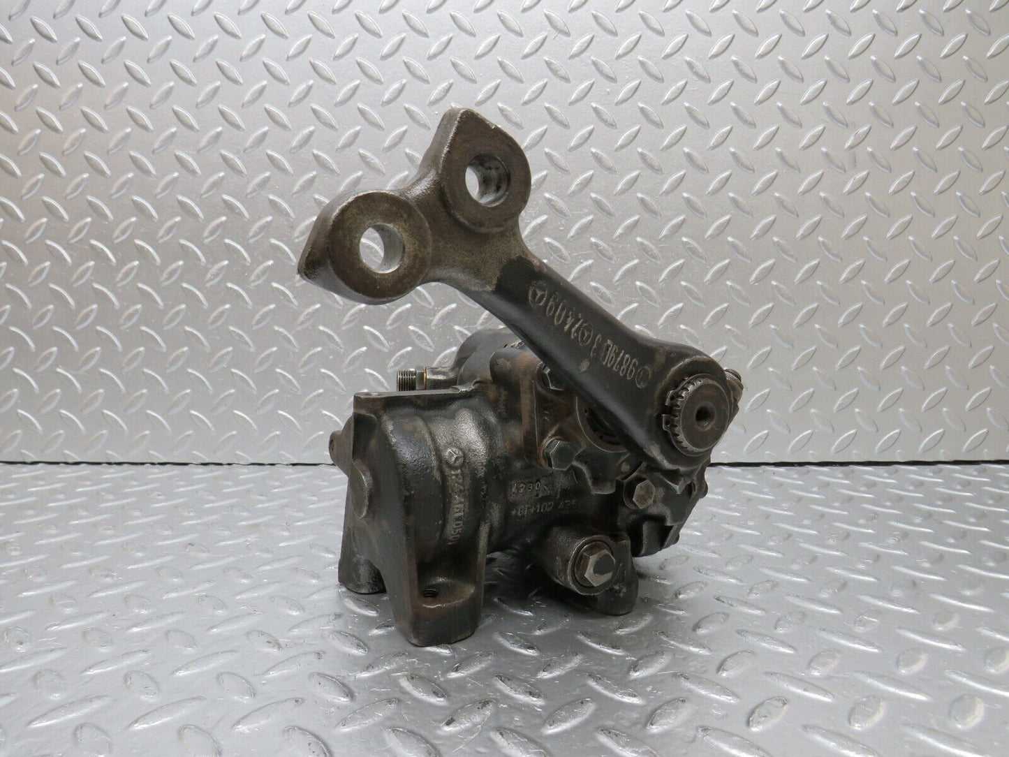 34225 Mercedes-Benz W124 260E Steering Box Steering Rack 1244610501