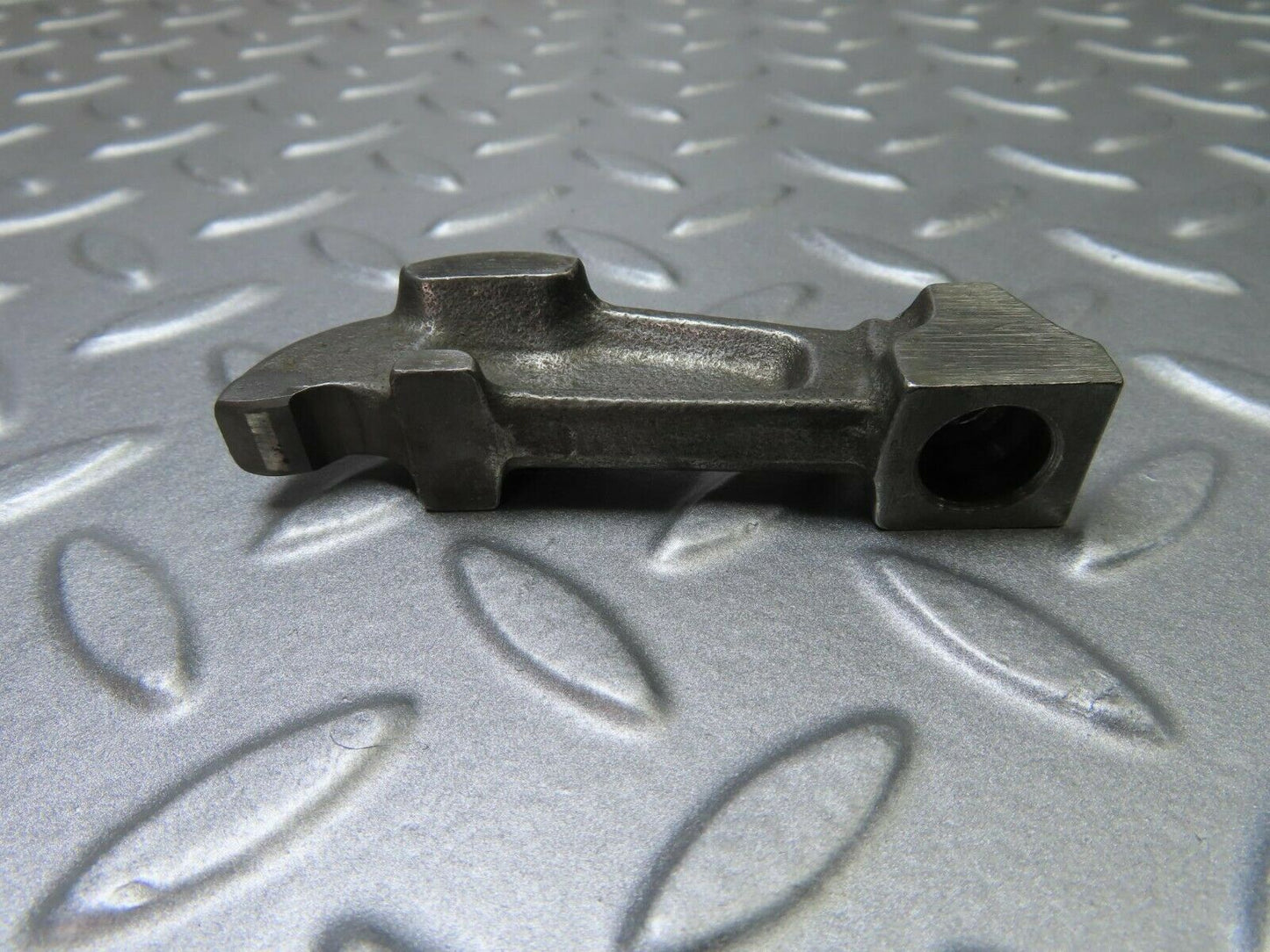 9135 Mercedes-Benz W108 Valve Rocker Arm With Retaining Spring