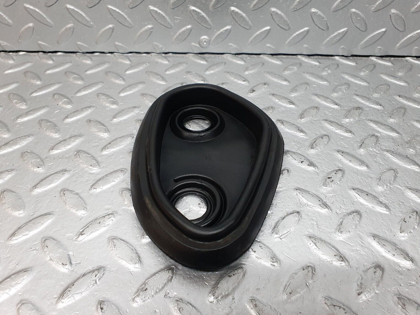 41056 Mercedes-Benz W126 300SE Fuel Tank Rubber Seal 1264710181