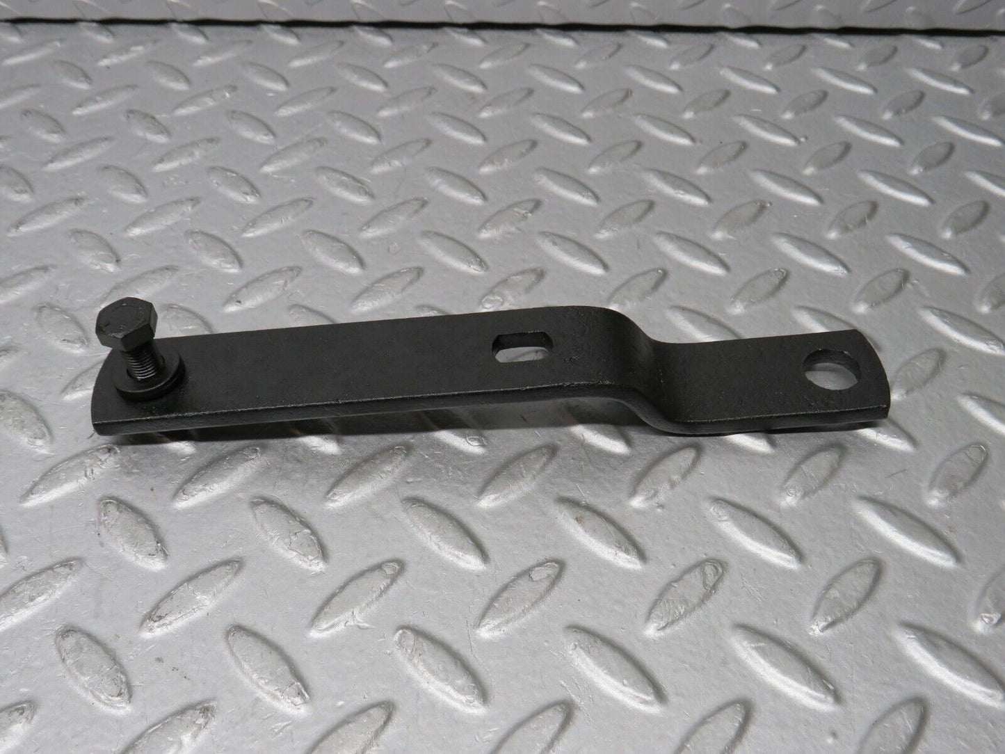 35896 Mercedes-Benz 240D OM616.912 Power Steering Pump Holder Bracket