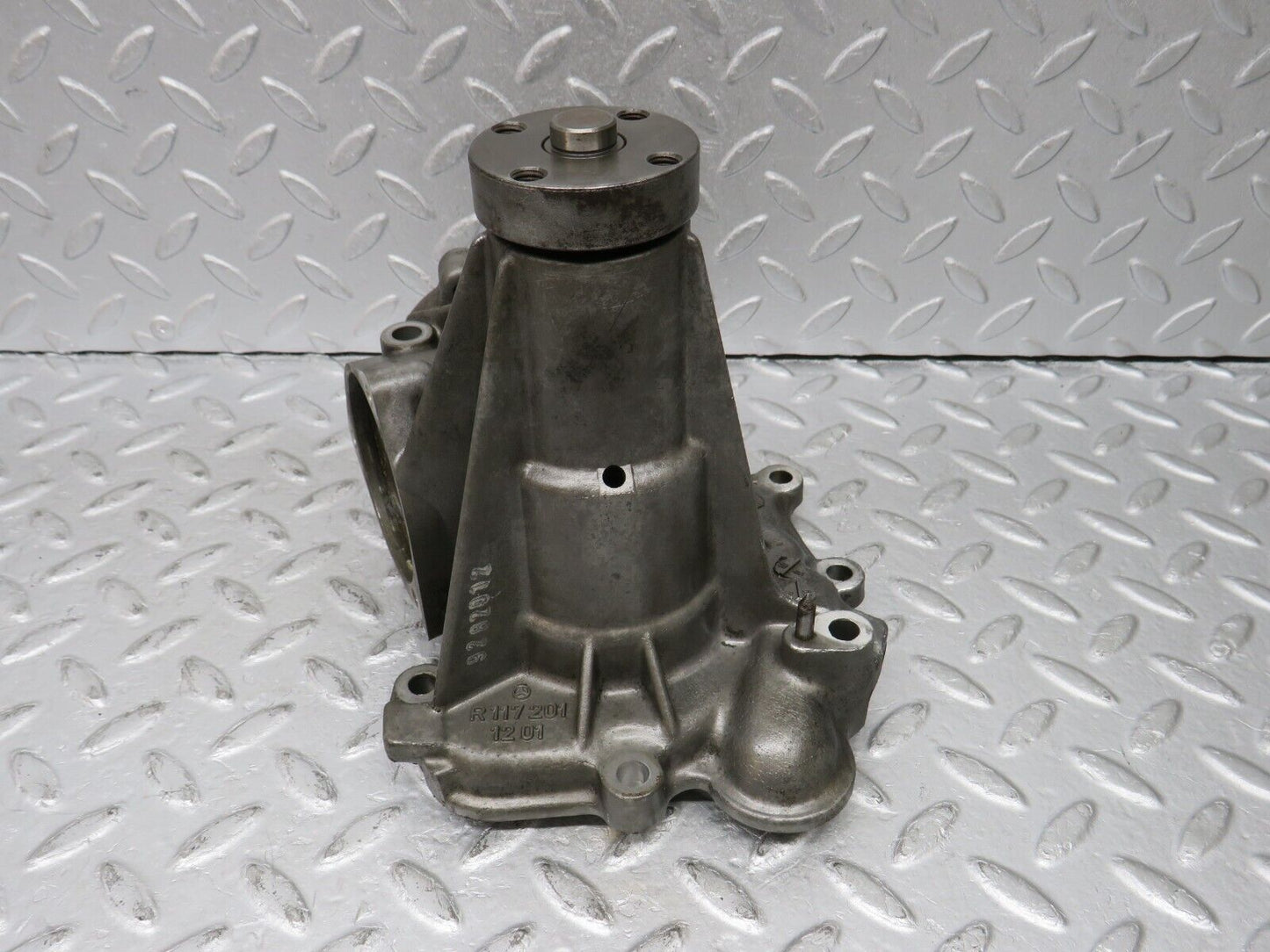 36264 Mercedes-Benz W126 420SE Water Pump 1172011201