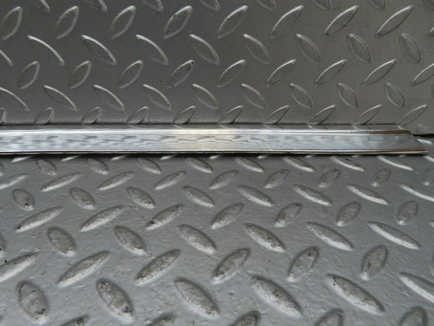 15716 Mercedes-Benz R107 450SL Right Door Chrome Trim