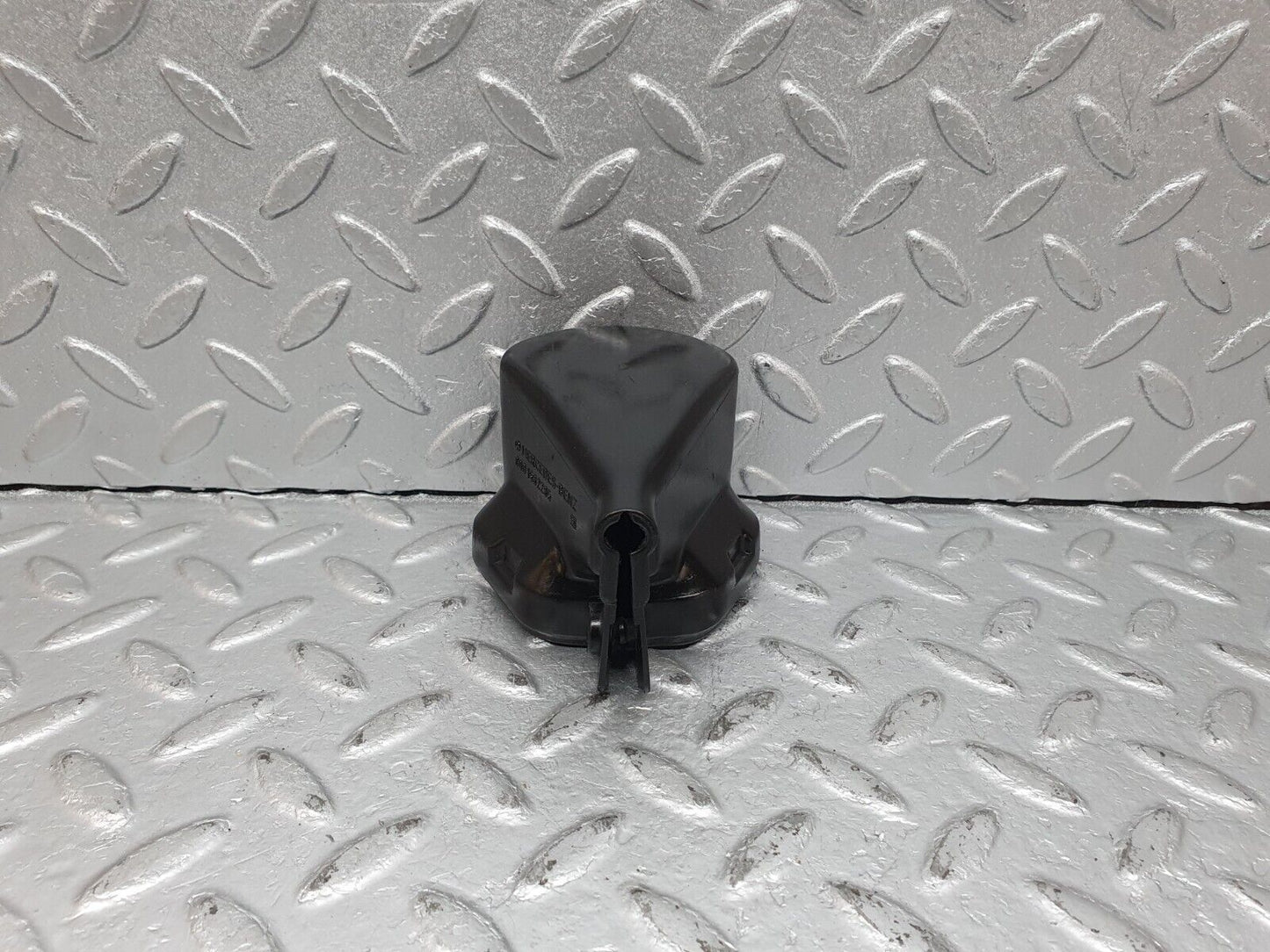 41091 Mercedes-Benz W126 300SE Ignition Coil Cover Cap 0001582285