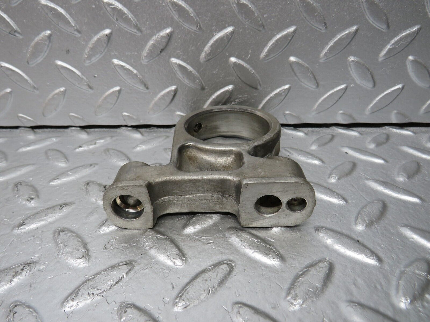 33090 Mercedes-Benz C107 R107 350 V8 Camshaft Tower Bearing 1160512112