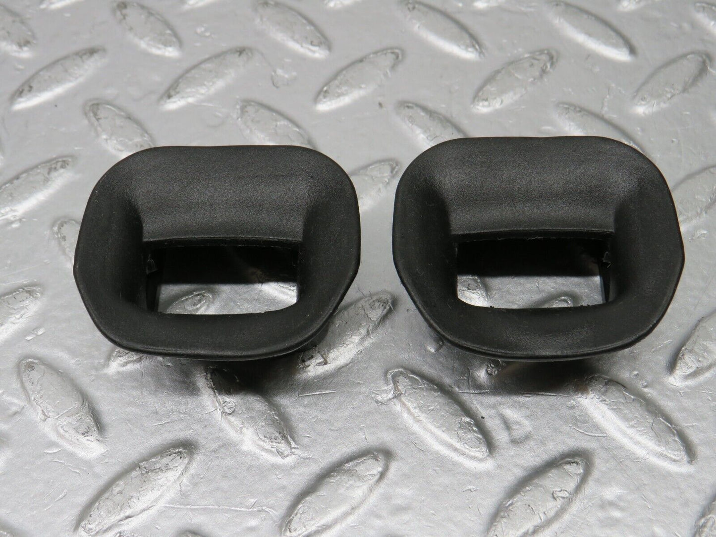 33454 Mercedes-Benz W202 C180 Front Door Check Strap Rubber Seal 2x 2027272430