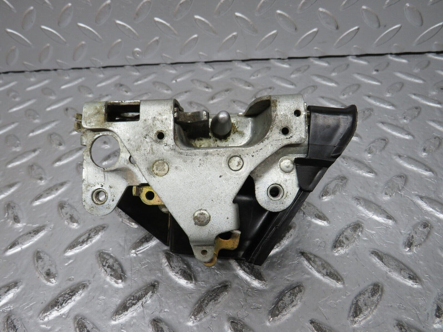 32144 Mercedes-Benz W123 230E Rear Left Door Lock Mechanism 1237330108