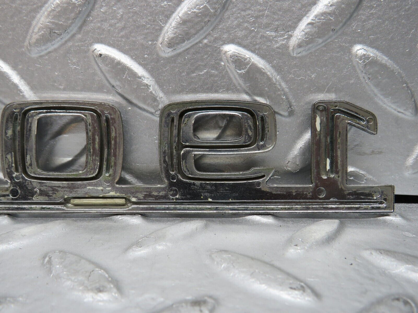 31815 Mercedes-Benz W201 190LE 1.8L 190E Trunk Badge Emblem 2018172015