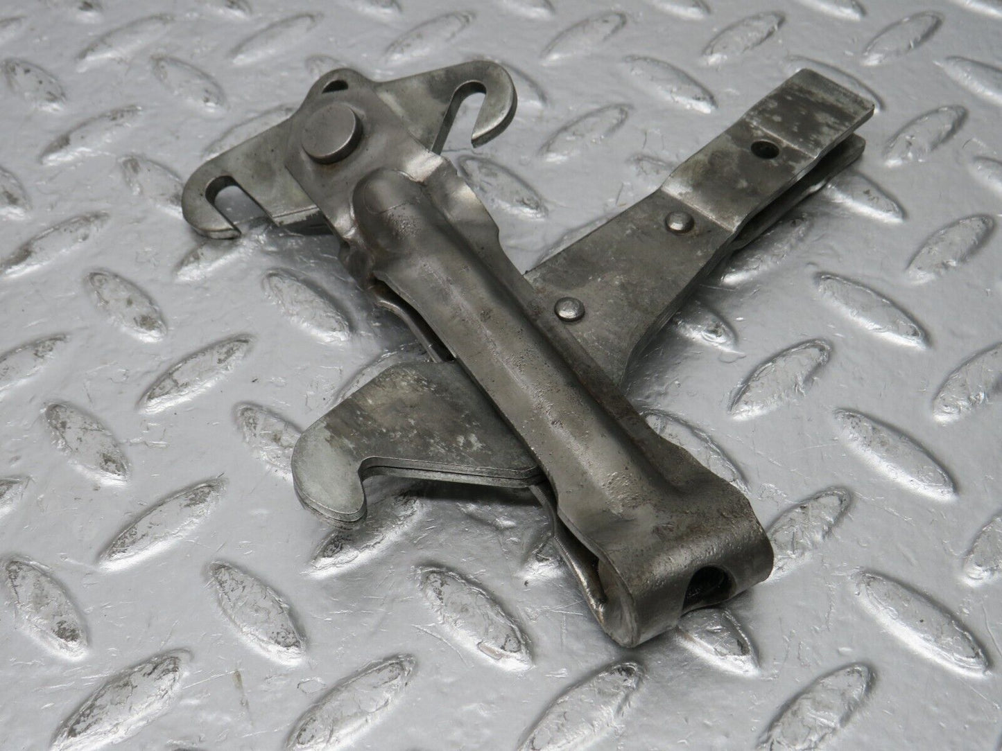 31156 Mercedes-Benz W123 200D Handbrake Adjusting Handbrake Regulator