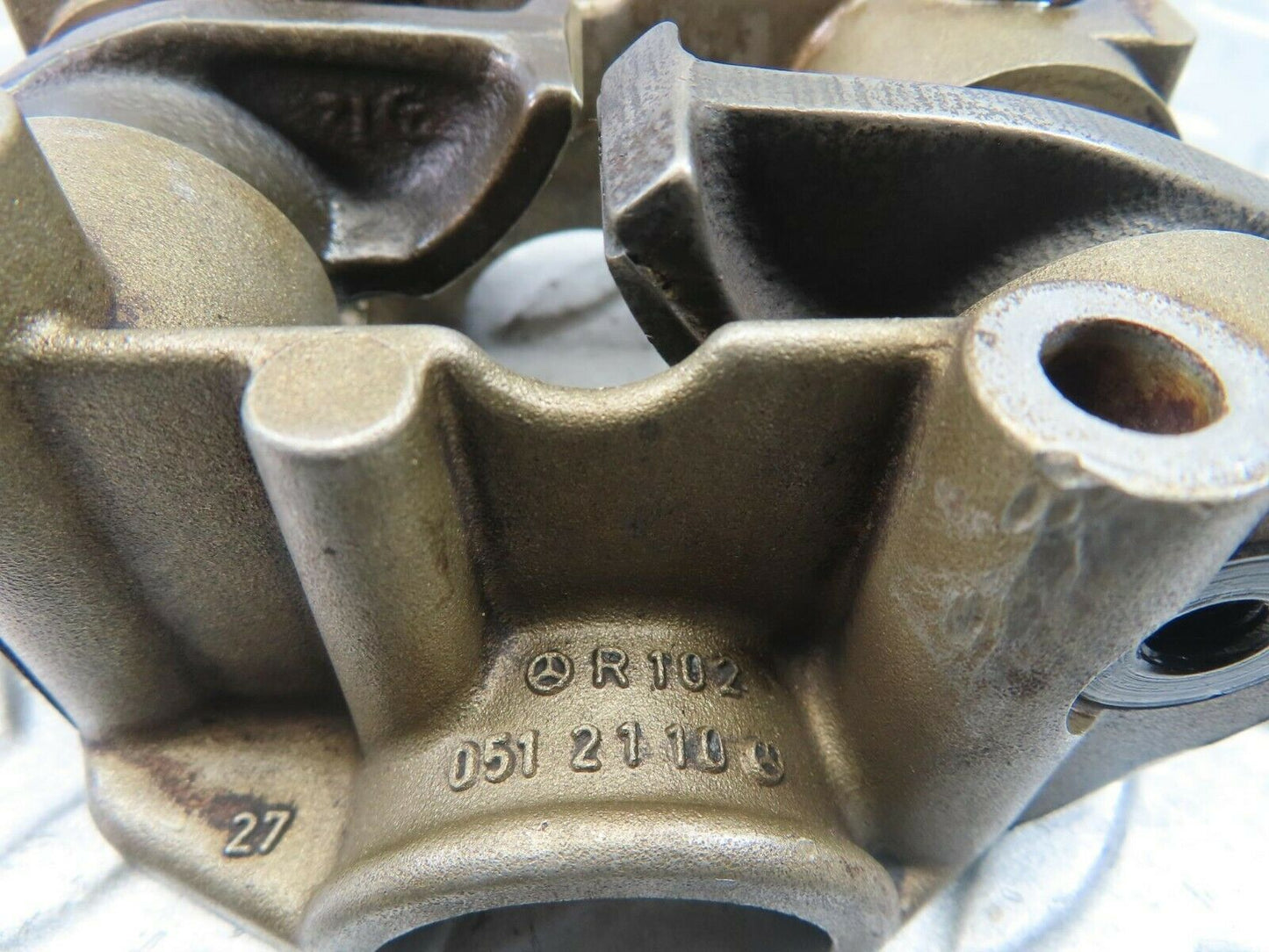 8576 Mercedes-Benz S123 Wagon Rocker Arms Camshaft Bearing Block 1020512110