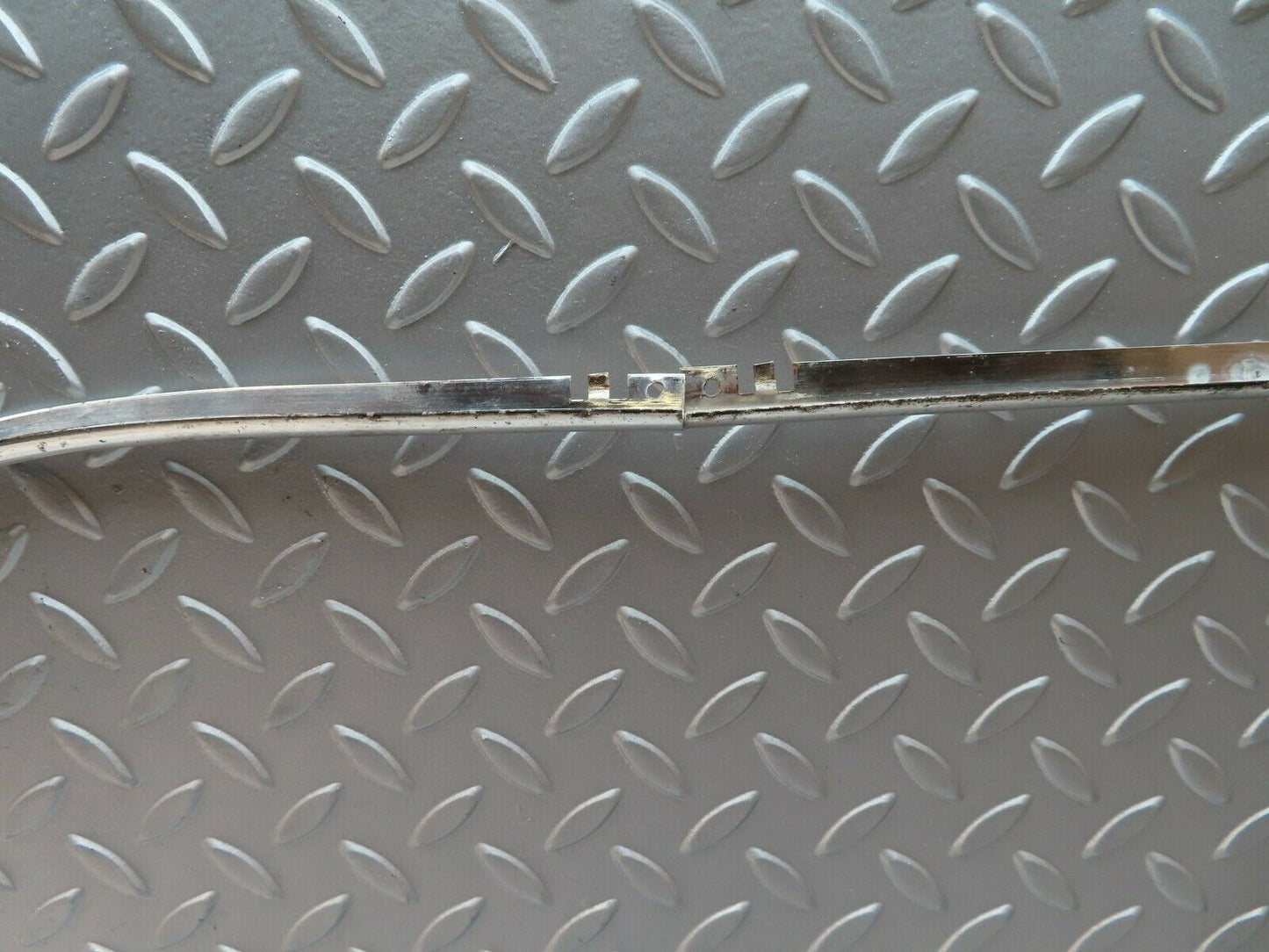 2049 Mercedes-Benz W105 219 PONTON Front Right Door Chrome Trim