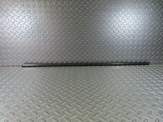 10252 Mercedes-Benz W123 Front Left Door Centre Moulding Trim