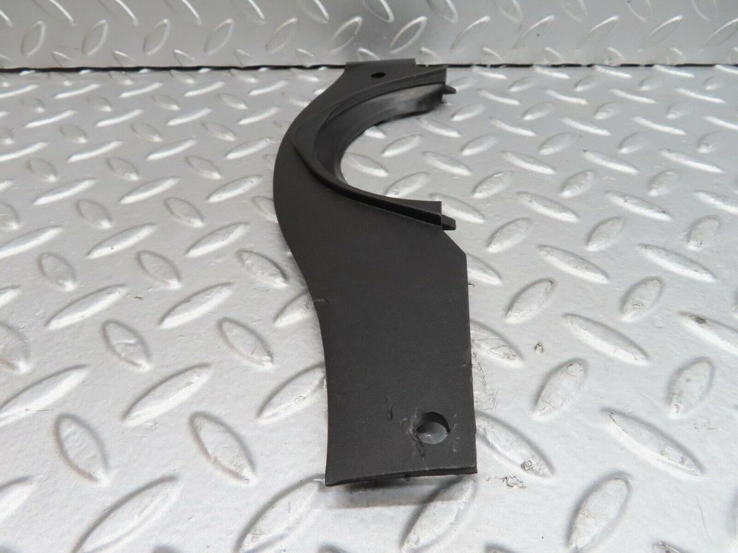15174 Mercedes-Benz W140 S320 Windscreen Wiper Linkage Water Baffle Cover
