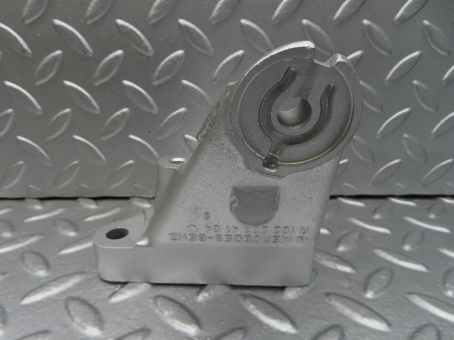 14763 Mercedes-Benz W201 190E Engine Mount Bracket Left Side 1022234104
