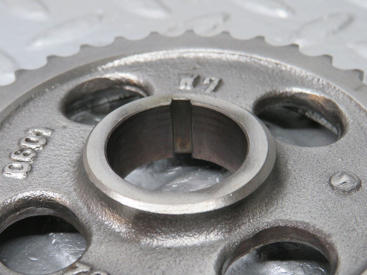 32969 Mercedes-Benz C107 R107 350 V8 Camshaft Timing Gear 1160520601