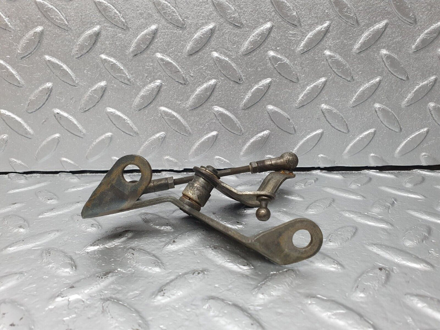 41357 Mercedes-Benz W116 350SE Throttle Linkage