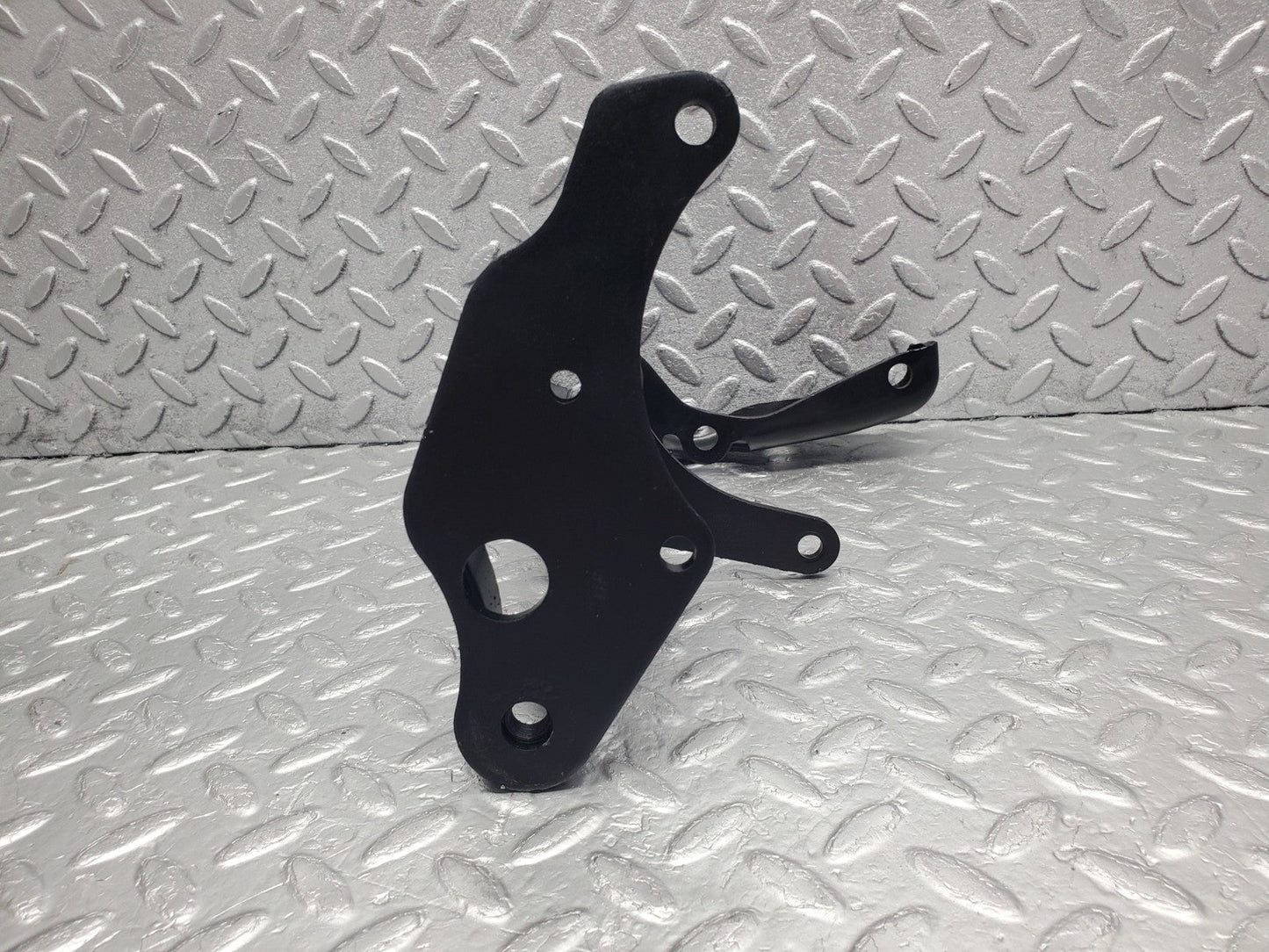 W126 Coupe air condition compressor mount bracket used OEM