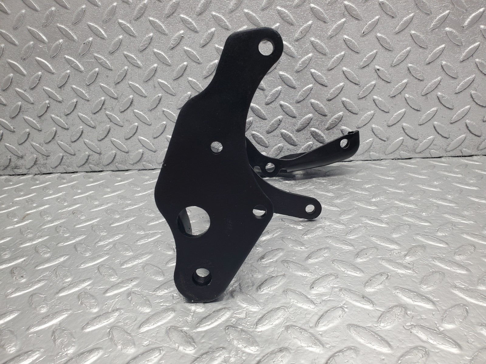 W126 Coupe air condition compressor mount bracket used OEM