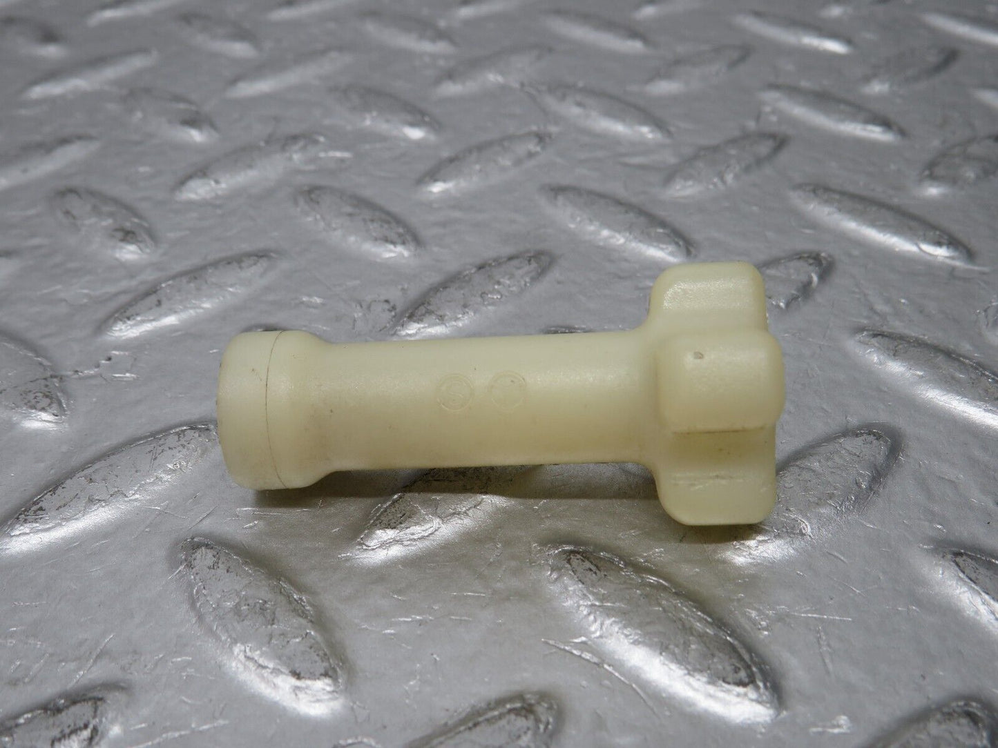 29544 Mercedes-Benz W124 230E Windscreen Washer Reservoir Holder 2018690028