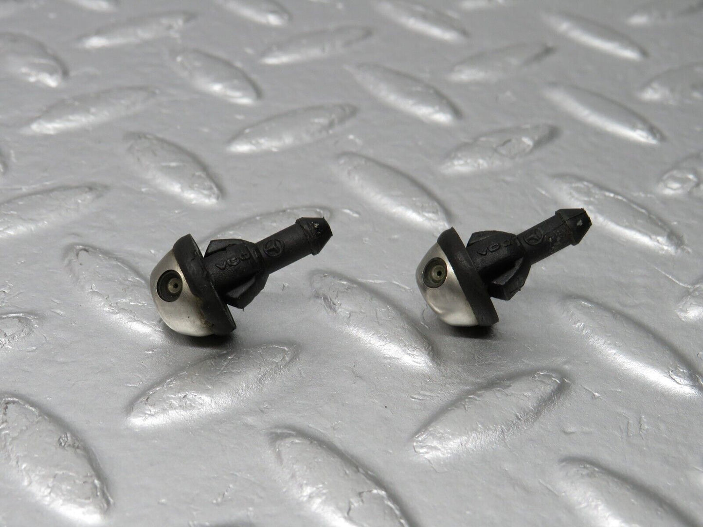 39198 Mercedes-Benz R107 500SL Coupe Windscreen Washer Nozzle